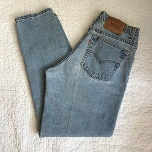 Vintage Levi’s 550 light wash high waist mom jeans